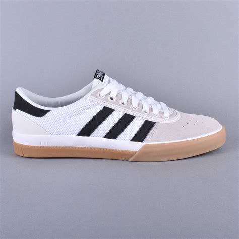 adidas skateboardschoenen|Adidas men's skating shoes.